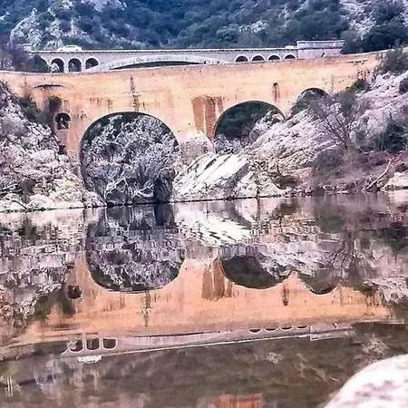 Le St Guilhem Apartament