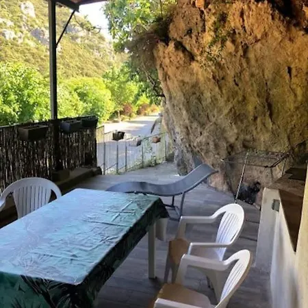 Le St Guilhem * Saint-Guilhem-le-Desert