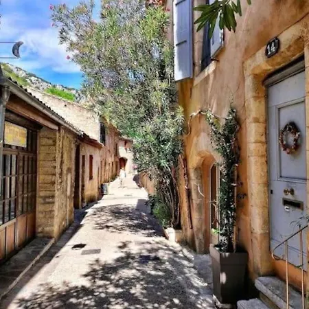 Le St Guilhem Saint-Guilhem-le-Desert