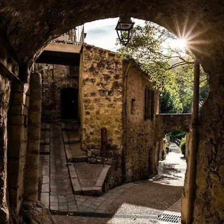 Le St Guilhem Saint-Guilhem-le-Desert