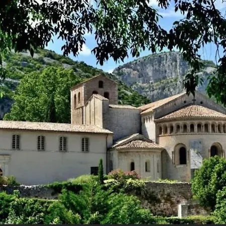 Le St Guilhem Apartament *