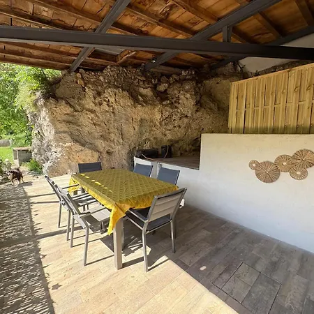 Le St Guilhem Saint-Guilhem-le-Desert