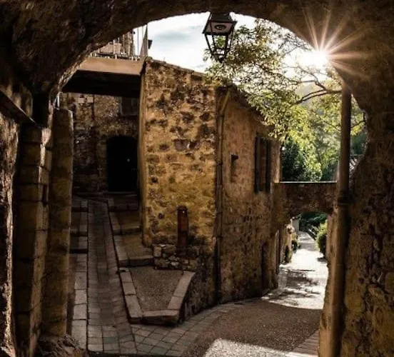 Le St Guilhem Saint-Guilhem-le-Desert